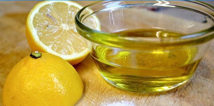 Metà del limone e olio d'oliva