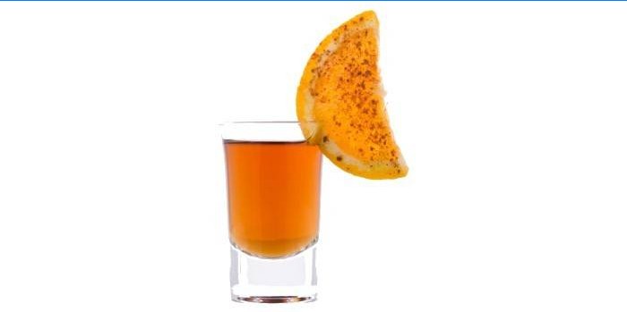 Cocktail con rum e succo d'arancia