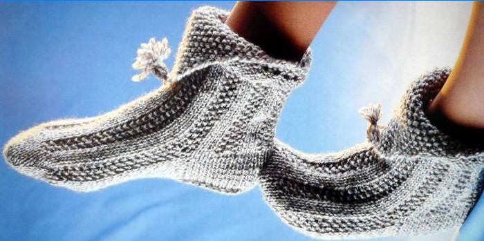 Gambe in calzini lavorati a maglia
