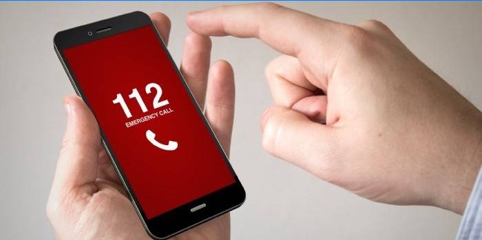 Numero 112 sullo schermo del telefono