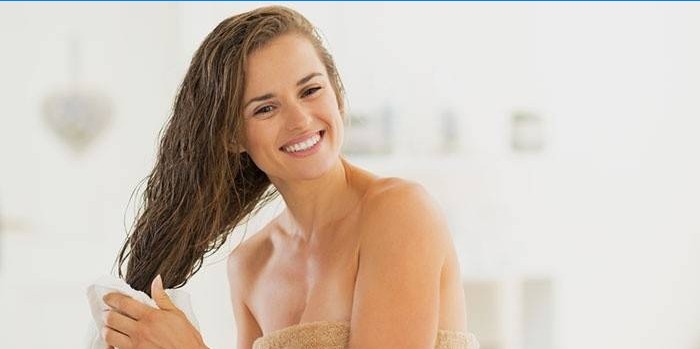 Risciacquare i capelli con aceto