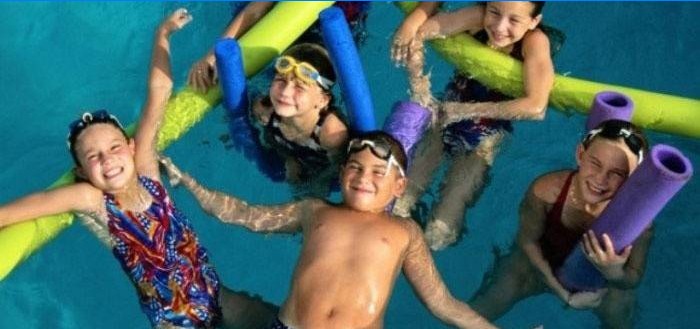 Lezioni di nuoto per bambini in piscina
