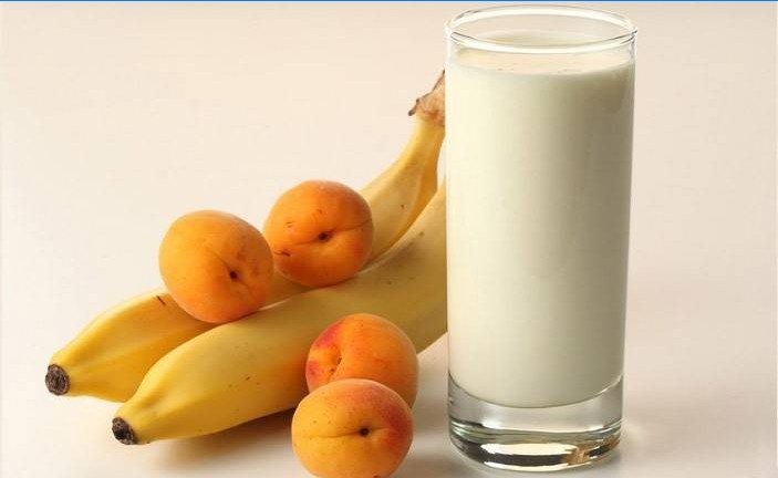 Scarico con banane e altri frutti