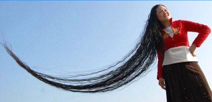 Xie Quiping e quasi sei metri di capelli