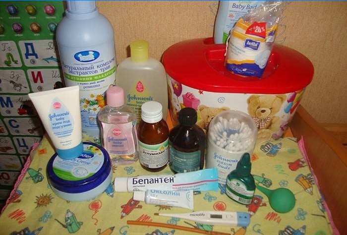 Cosa dovrebbe essere nel gabinetto di medicina del neonato