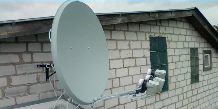 Antenna TV satellitare sulla casa