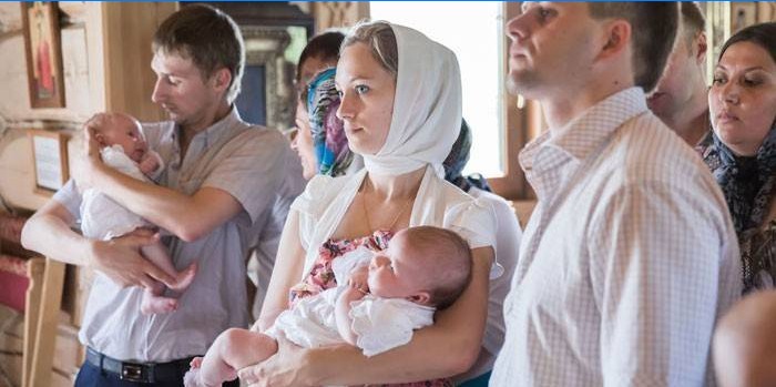 Il rito del battesimo in una chiesa ortodossa