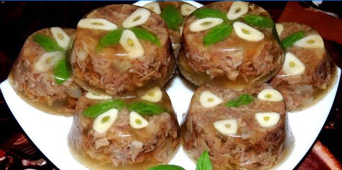 Gelatina porzionata pronta da cosce di maiale e manzo