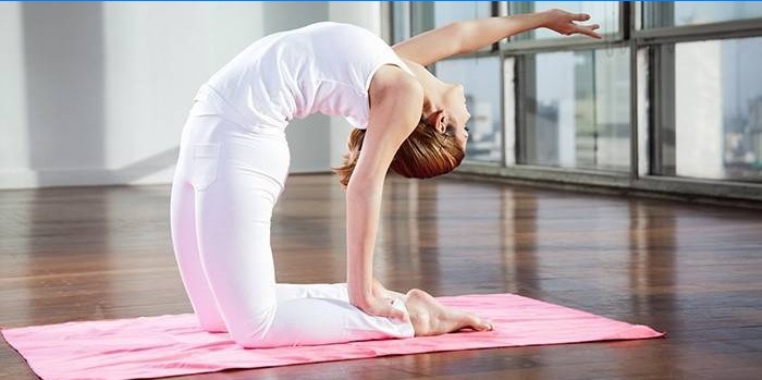 Un semplice esercizio di yoga per principianti