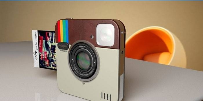 Fotocamera con logo Instagram
