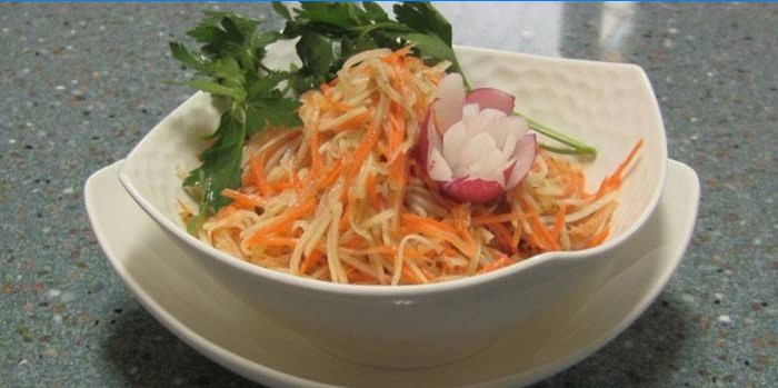 Insalata con carote e cavolo rapa