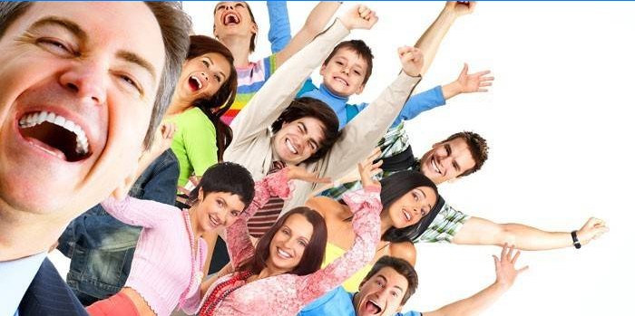 Le persone ridono