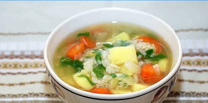 Zuppa di brodo di maiale con riso e verdure