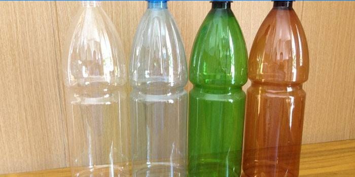 Bottiglie di plastica multicolori