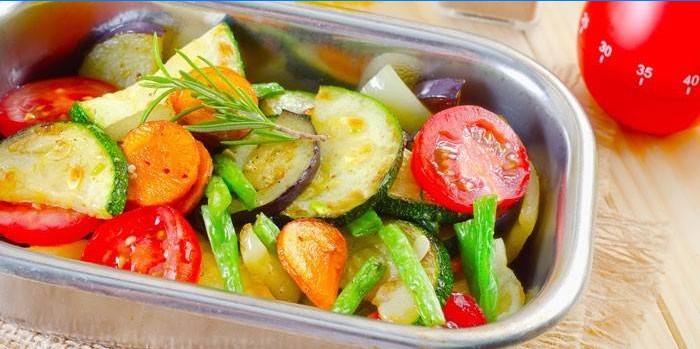 Verdure arrostite al forno a forma di rosmarino