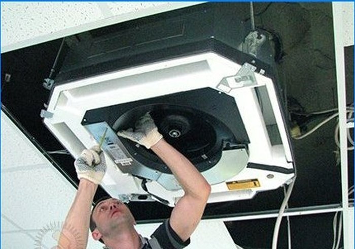 Condizionatore d'aria sospeso per controsoffitto