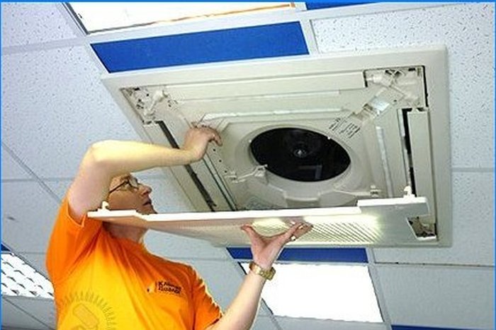 Condizionatore d'aria sospeso per controsoffitto