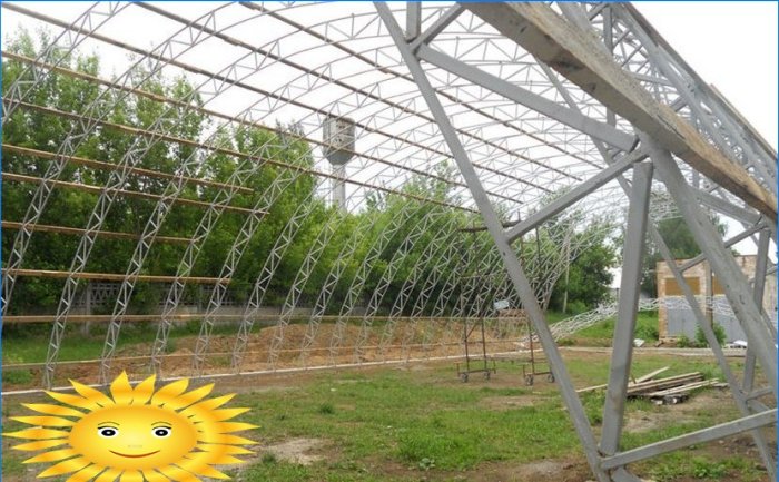 Tornitura longitudinale di capriate di hangar