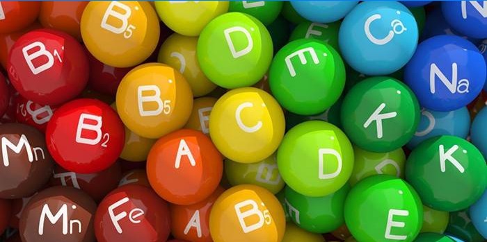 Palline colorate di vitamine e minerali