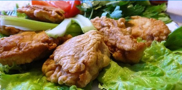 Petto di pollo fritto affettato in pastella