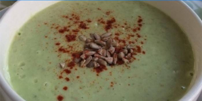 Purea di zuppa di grano saraceno verde con semi di girasole