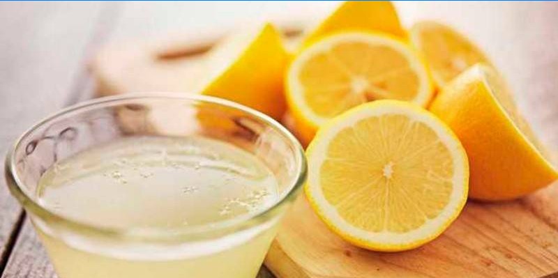Limoni e succo di limone