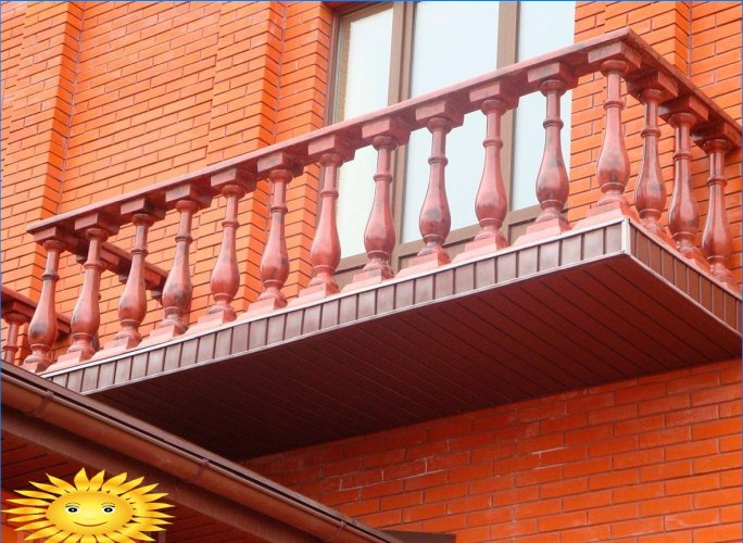 Balcone in una casa privata: pro, contro, esempi