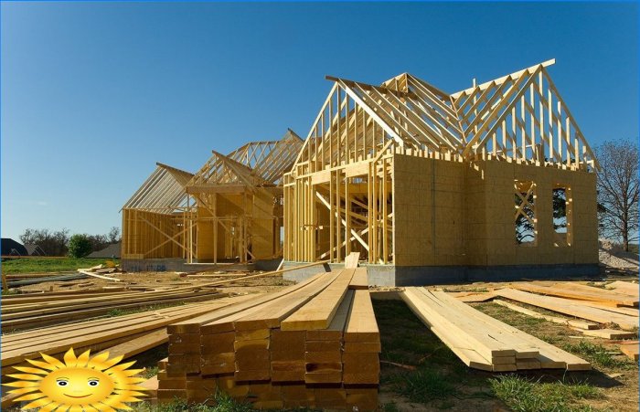 Casa di legno in costruzione