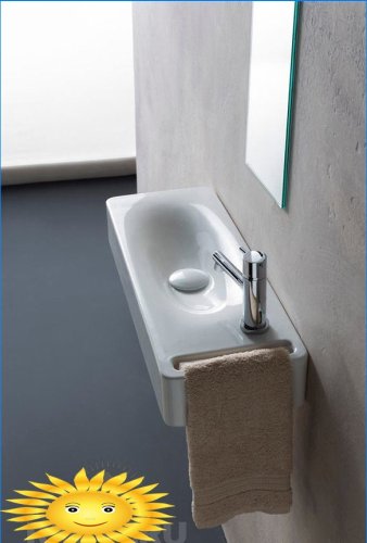Mini-lavandini all'interno del bagno e della toilette