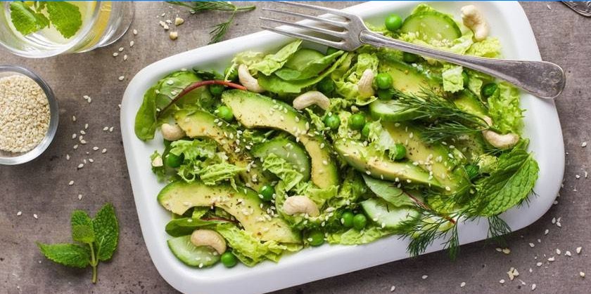 Insalata con avocado e cavolo di Pechino