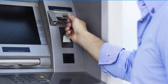 Prelevare fondi da un conto Sberbank presso un bancomat di una banca partner