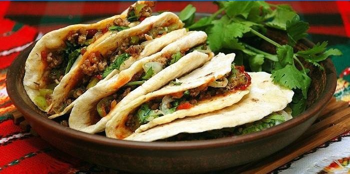 Tacos con carne e verdure