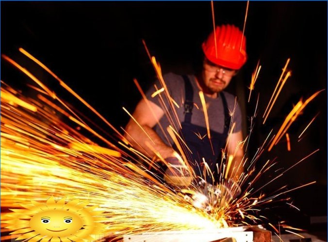 Come tagliare in sicurezza il metallo con una smerigliatrice
