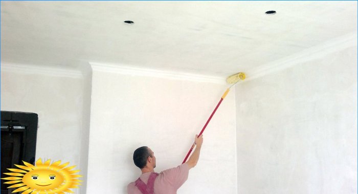 Come dipingere o tappezzare un soffitto senza una scala a pioli