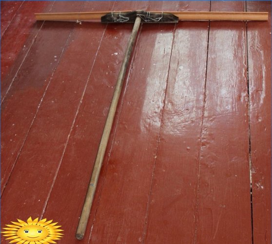 Come dipingere o tappezzare un soffitto senza una scala a pioli