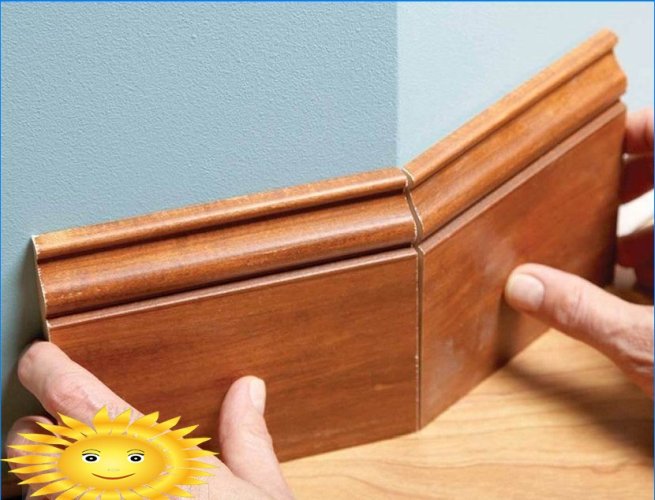 Zoccolo per pavimento in legno