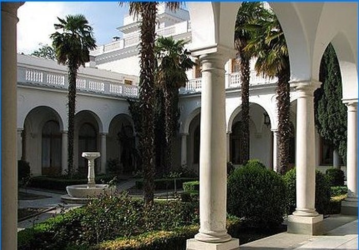 Il cortile interno del palazzo Livadia