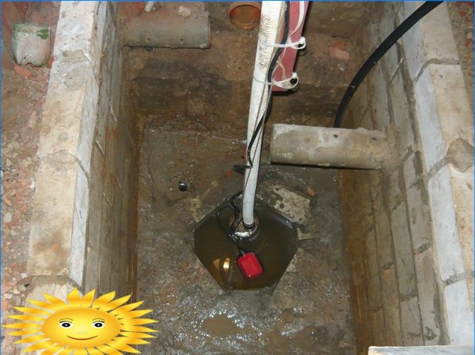 Installazione di una pompa di scarico nel pozzo del seminterrato