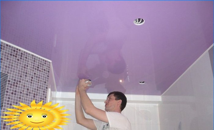 Installazione di un soffitto teso in un bagno