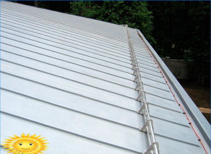 Costruzione e installazione di coperture con giunti a doppia aggraffatura