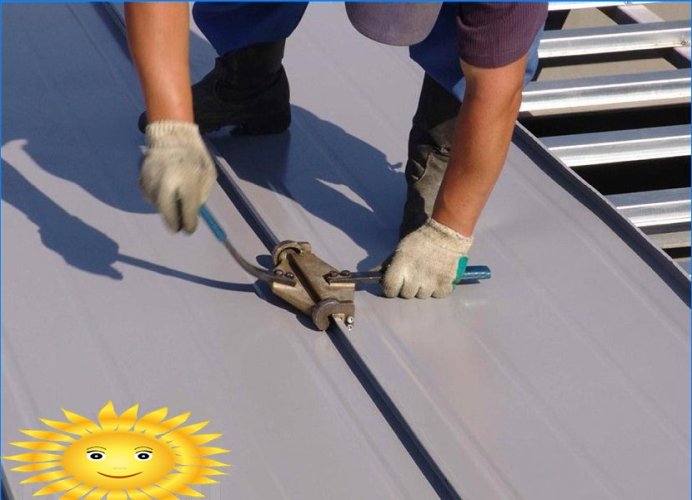 Costruzione e installazione di coperture con giunti a doppia aggraffatura