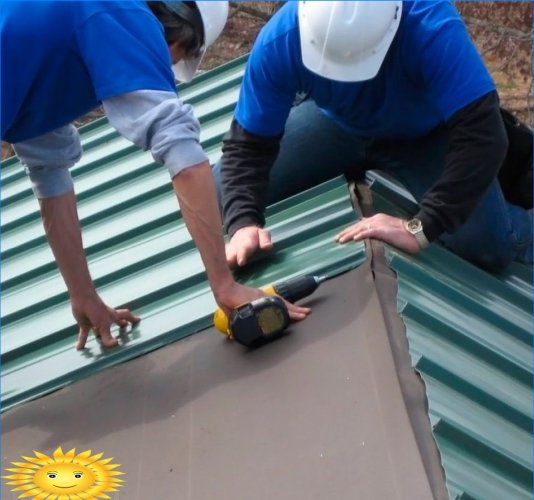 Costruzione e installazione di coperture con giunti a doppia aggraffatura