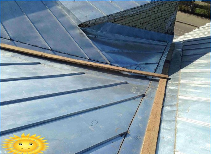 Costruzione e installazione di coperture con giunti a doppia aggraffatura