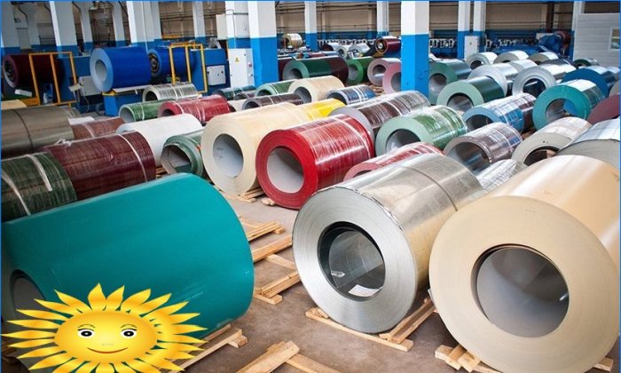 Piastrelle metalliche: come calcolare e scegliere un materiale per il tetto