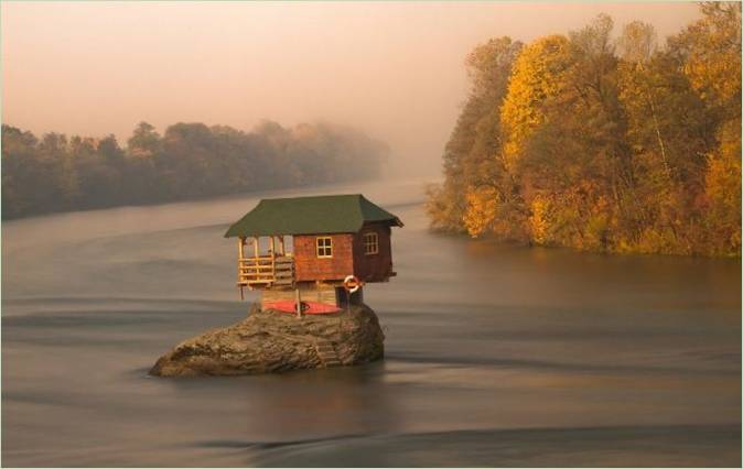Casa isolata sulla Drina