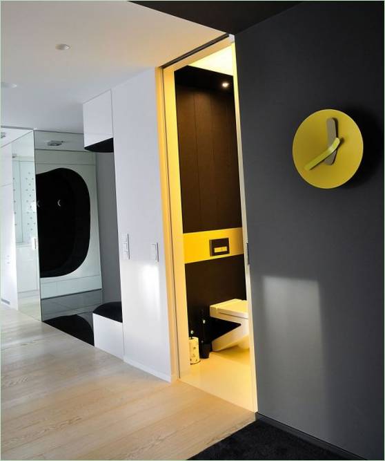 Le pareti gialle del bagno