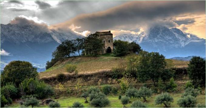 Casa isolata negli altopiani