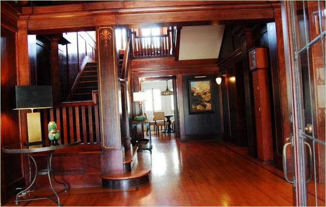 Decorazione da parete con rivestimento in legno