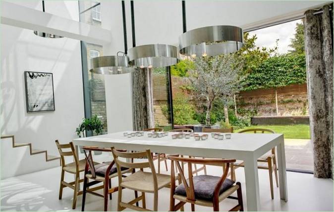 Sala da pranzo in un moderno ampliamento di un palazzo londinese