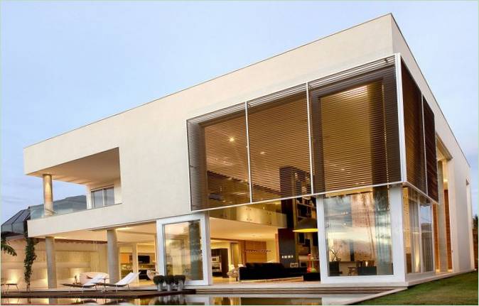 La facciata della casa privata di Ney Lima